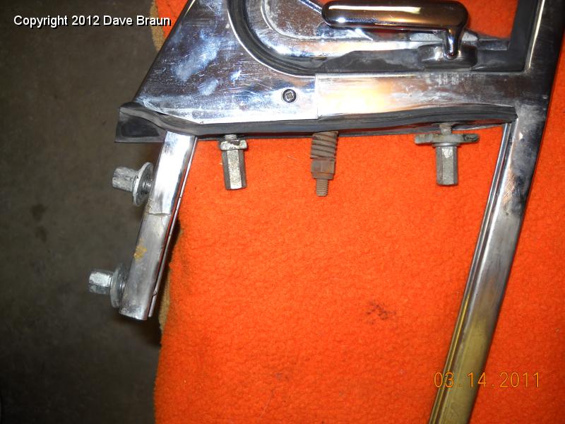 MGB1970/Restoration/Body/Doors and Windows/RH Vent Window Removal 02